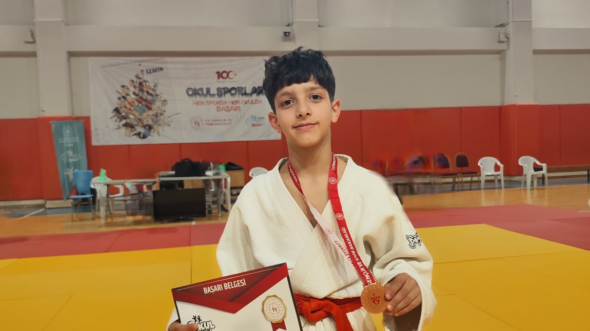Okullar arası Judo Küçükler il Şampiyonasında 30 kg'da İzmir 3.sü olduk.